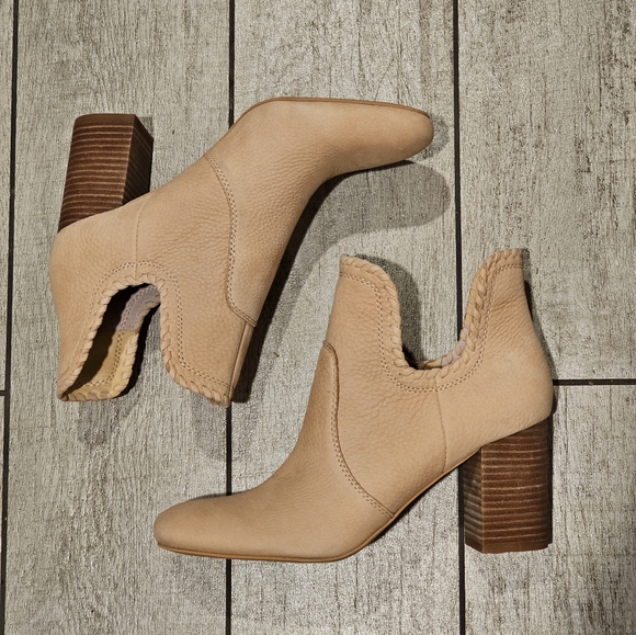 New LUCKY BRAND Womens Tan Cut Outs Sivya Round Toe Slip On Leather Booties 8.5 - Picture 2 of 6